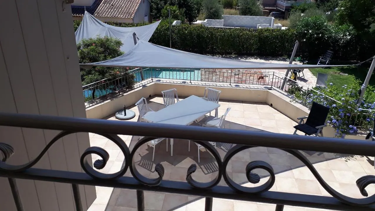 La Maison De Chantal Hyeres Homestay